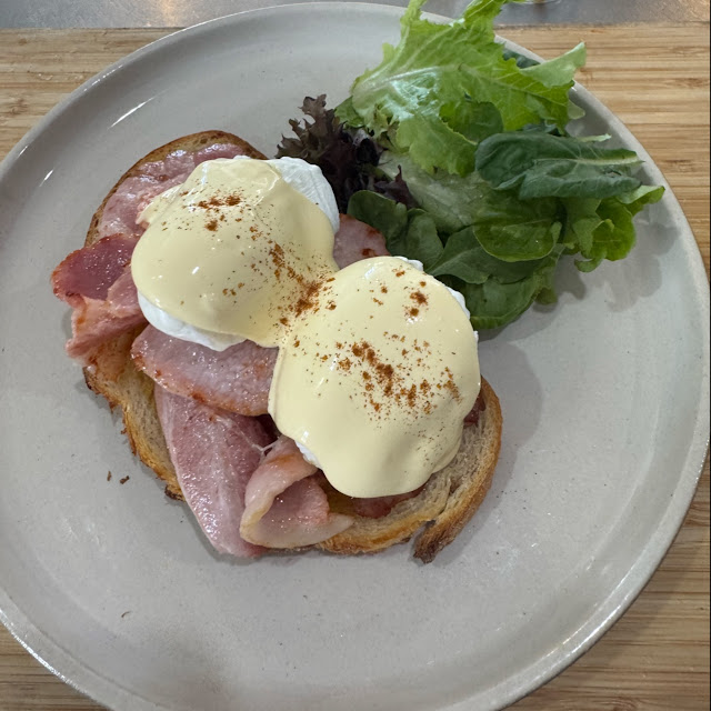 Eggs Benedict Bacon or Halloumi