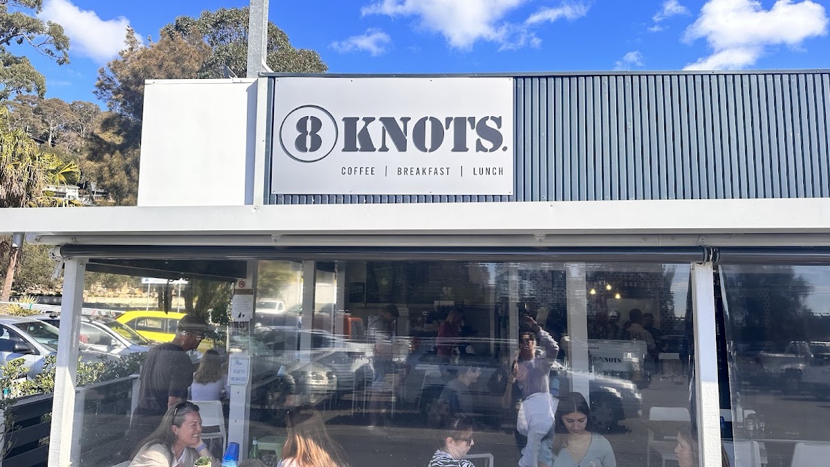 8 knots Cafe