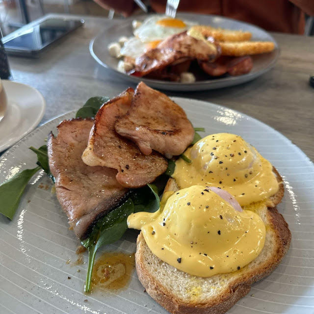Eggs Benedict