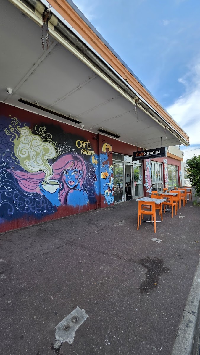 Cafe Stradina & West Street Deli