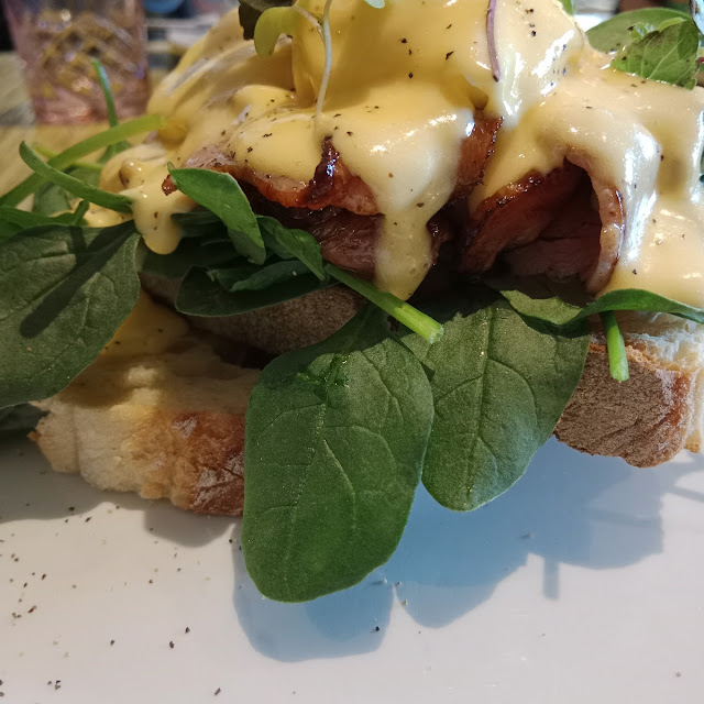 Eggs Benedict
