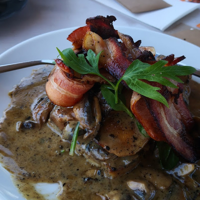 Creamy Mushrooms on Toast with Bacon