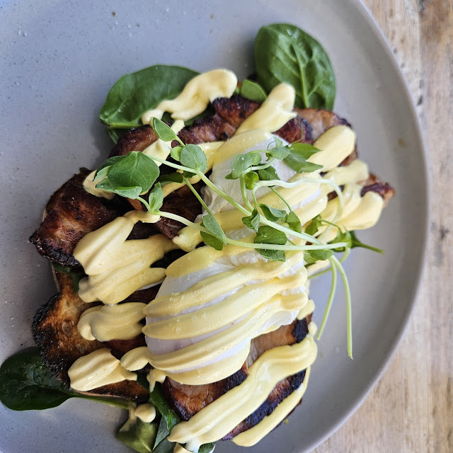 Eggs Benedict with Crispy Bacon