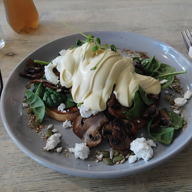 Eggs Benefit with Feta Cheese and Mushrooms