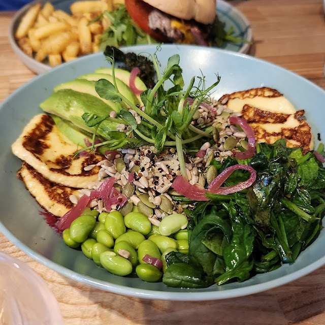 Halloumi Poke Bowl