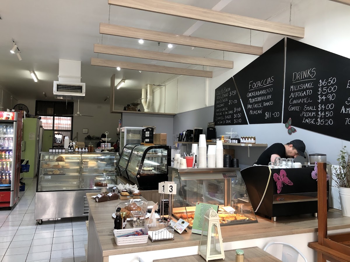 Meet me in the Middle Cafe