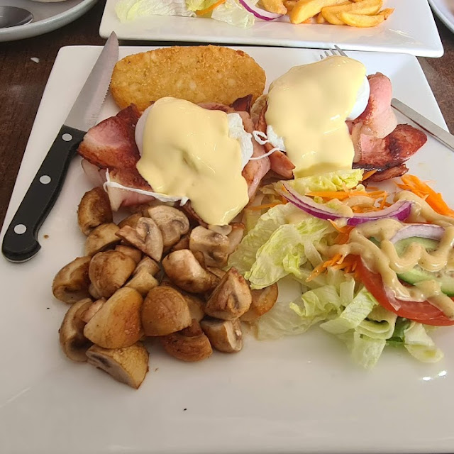 Eggs Benedict