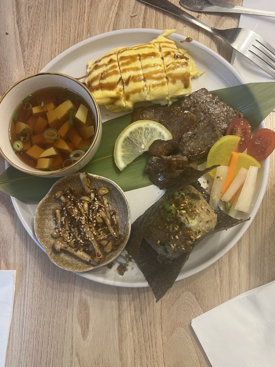 Late Mornings Cafe & Lumi Dessert Bar
