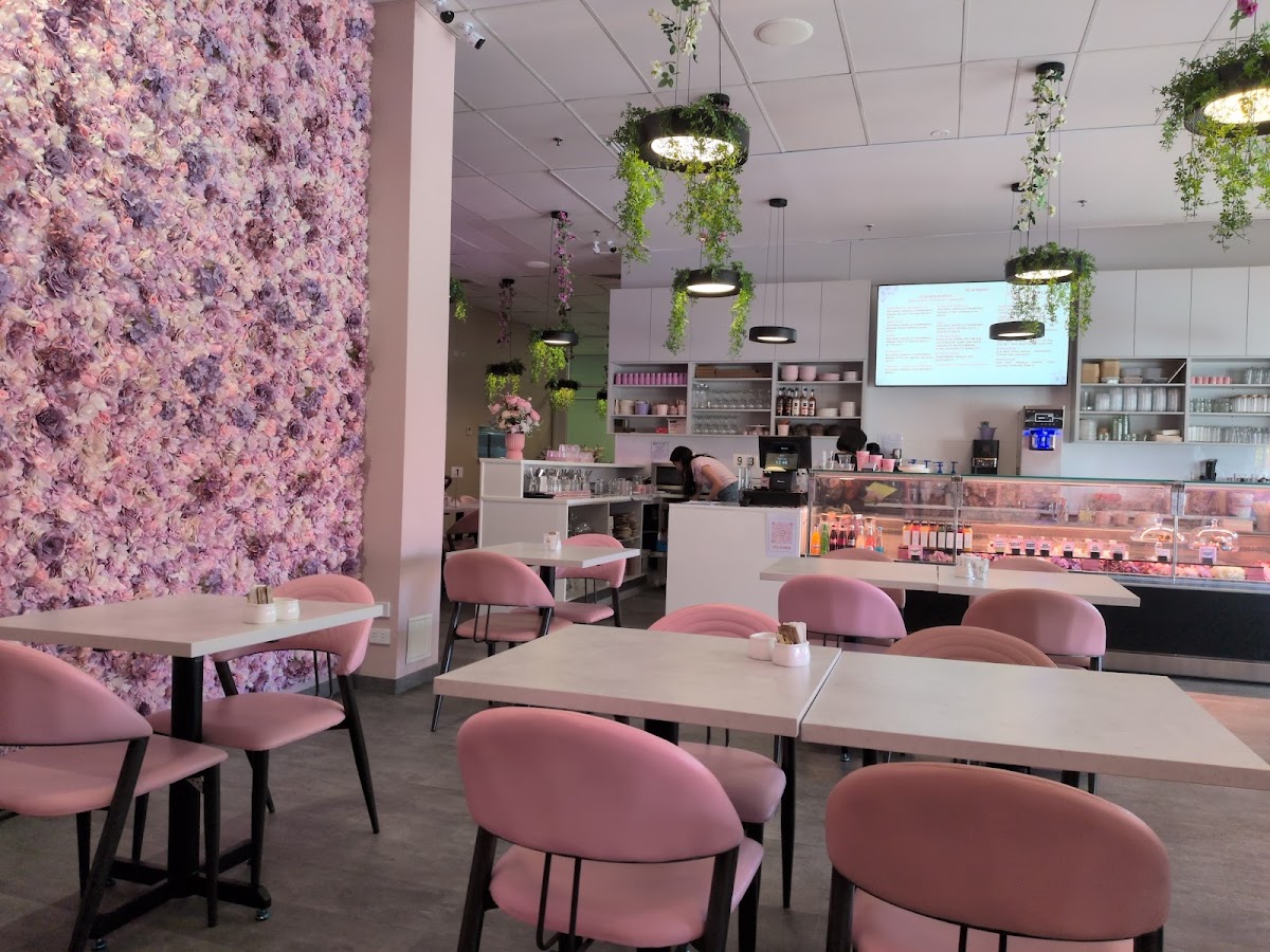 Rose N' Brew Cafe & Açai Bar