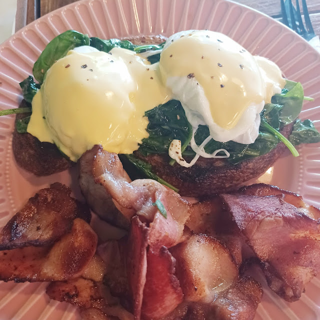 Eggs Benny