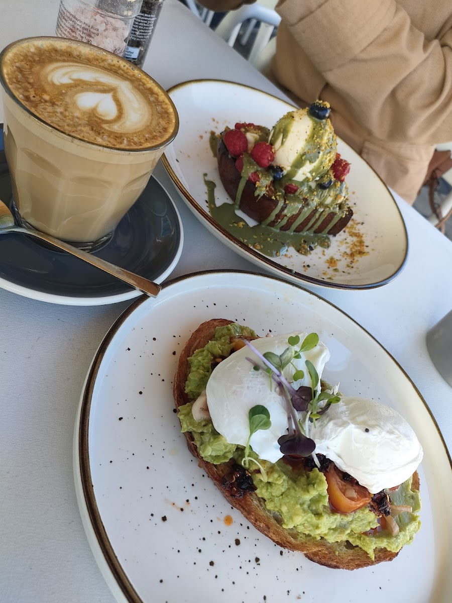 Leaf Cafe & Co Emerald Hills