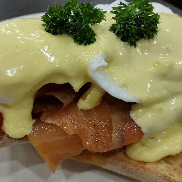 Smoked Salmon Eggs Benedict