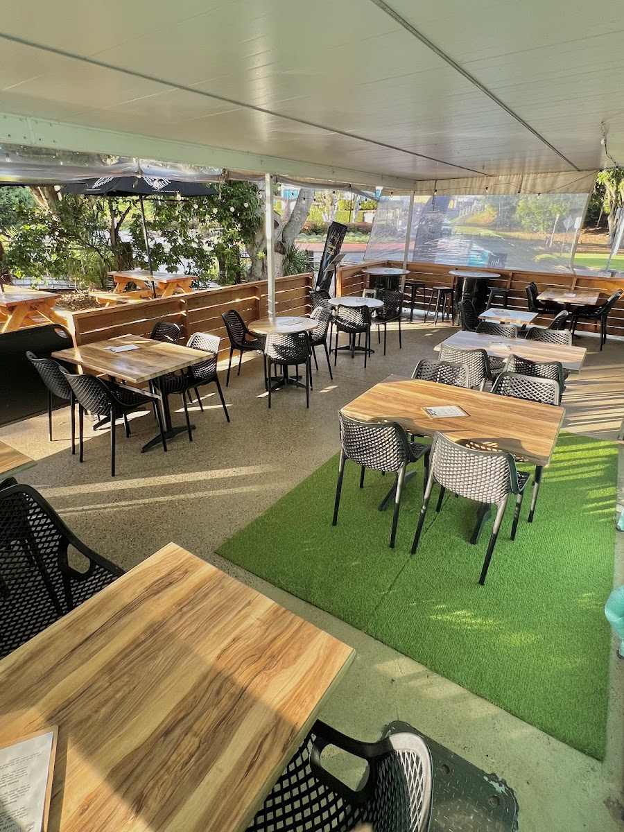The Hungry Pelican Cafe