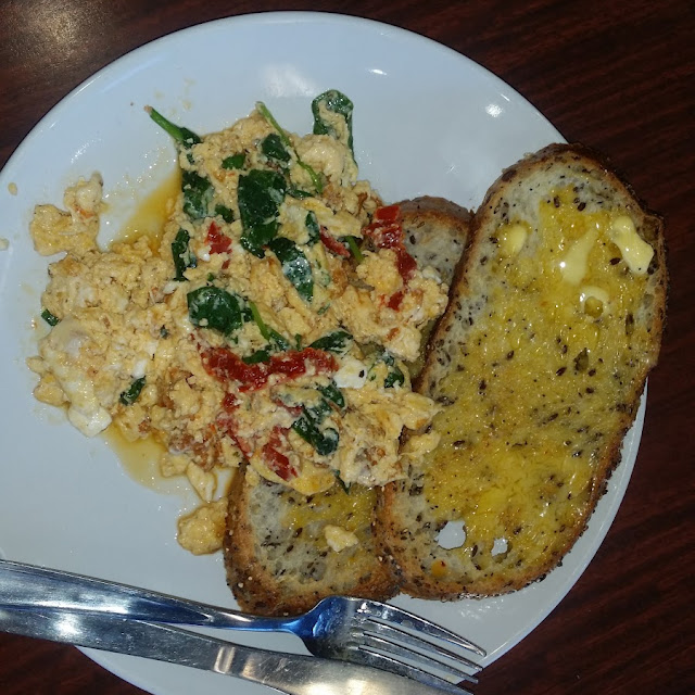 Scrambled Eggs with Spinach and Grilled Tomatoes