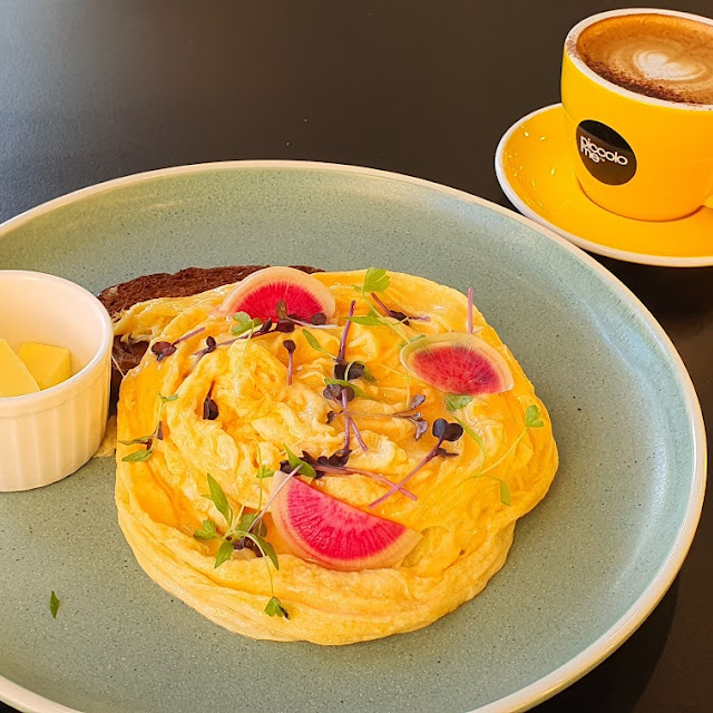 Toast with Scrambled Egg