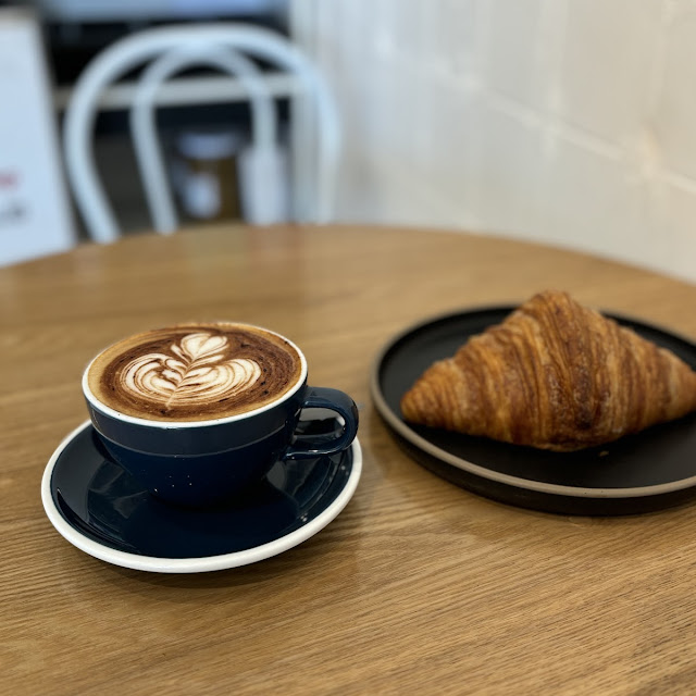 Croissant & Almond Latte