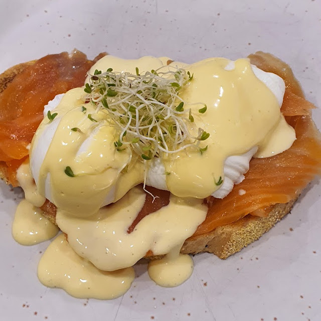 Salmon Benedict